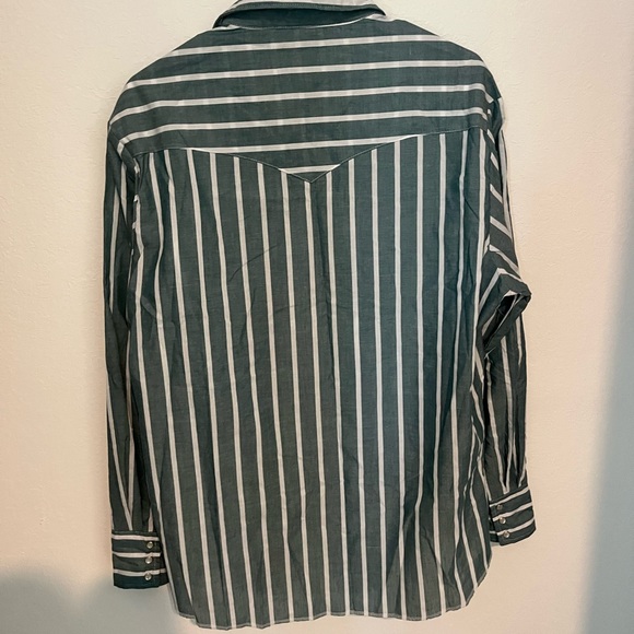 Men’s Wrangler shirt - Picture 2 of 2